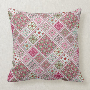 Coussin Conception de patchwork en le rose et le rouge