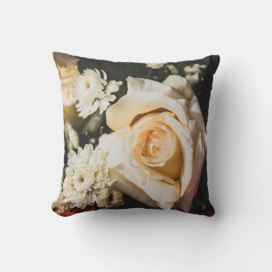 Coussin Conception florale de fleur de rose blanche