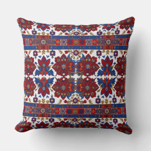 Coussin Conception inspirée par le tapis serbe de Pirot