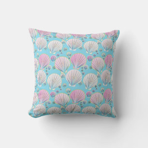 Coussin Coquilles de mer sur un arrière - plan de bleu de