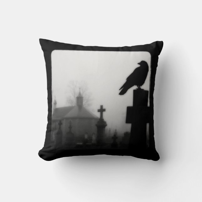 Coussin Corneille Sombre En Noir Et Blanc (Recto)
