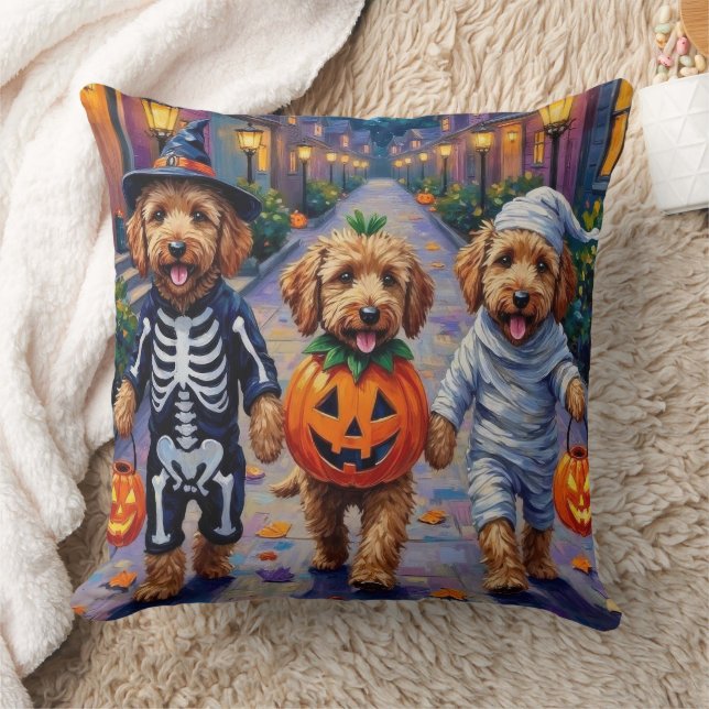 Coussin Costumes d'Halloween pour Goldendoodle allant cher (Couverture)
