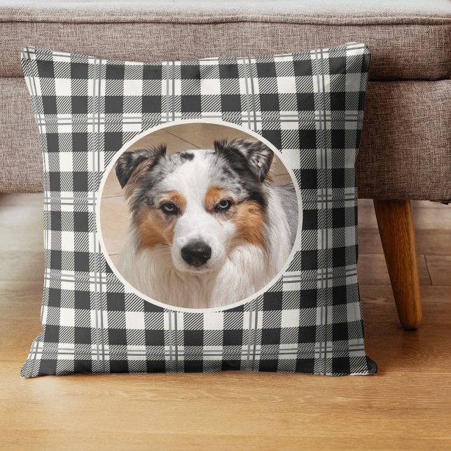 Coussin Cosy Animaux de compagnie Photo Buffalo gris foncé (Buffalo Plaid Dark Gray and Buttercream Photo Throw Pillow)
