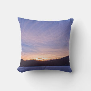 Coussin Coucher de soleil sur le lac et les arbres d'hiver