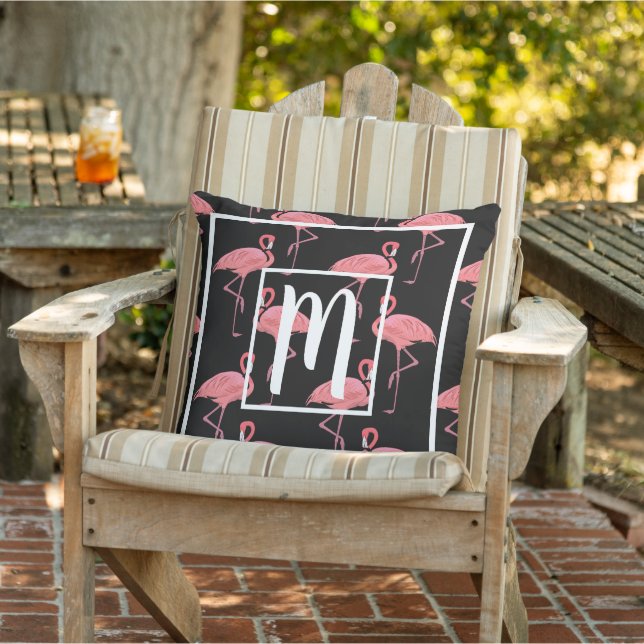Coussin Couleur d'eau sur Flamant rose sur le noir (Chaise)