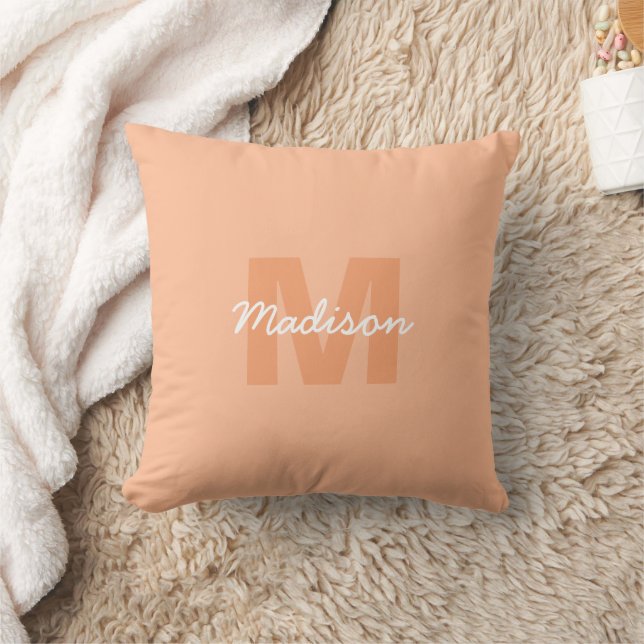 Coussin Couleur pêche pastel cool avec nom de monogramme p (Couverture)