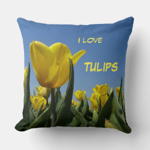 Coussin Coup de champ des tulipes jaunes. Pilote de lancem