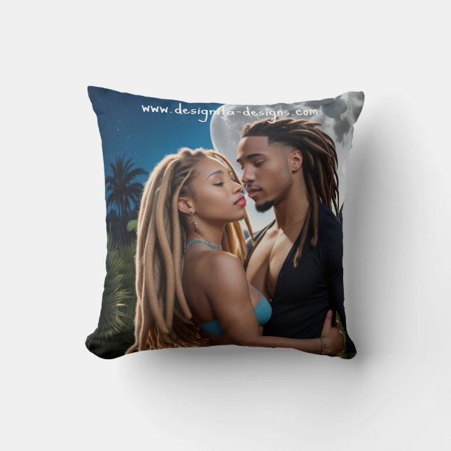 Coussin Couple au Clair de Lune - Art Numérique Romantique (Recto)