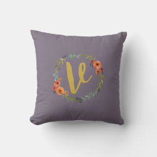 Coussin Couronne de fleurs Monogramme initial V en or Cous