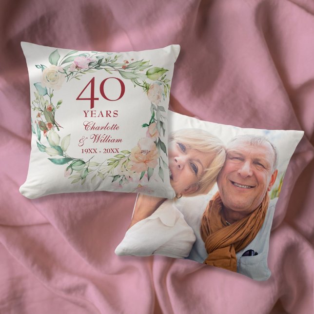 Coussin Couronne de roses pour le 40e anniversaire de mari (40th Ruby Wedding Anniversary Roses Garland Photo Throw Pillow)