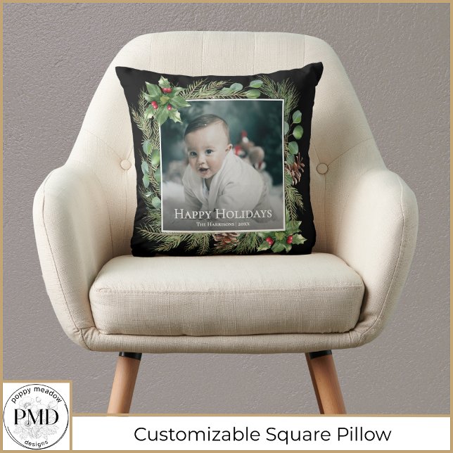 Coussin Couronne de verdure pour les fêtes avec photo  (Happy Holidays Photo Wreath Greenery Botanical Christmas Throw Pillow with Name, Year, Photo.)