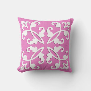 Coussin Coutwork en dentelle - blanc sur rose orchidée