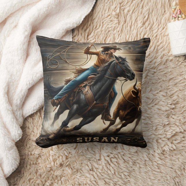 Coussin Cowgirl Roping Cattle à Rodeo Event (Couverture)