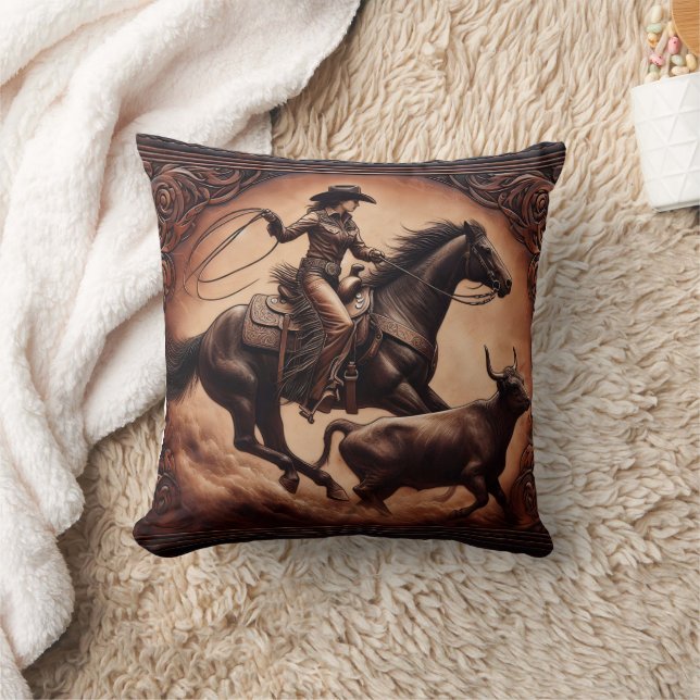 Coussin Cowgirl Roping Cattle à Western Rodeo Event (Couverture)