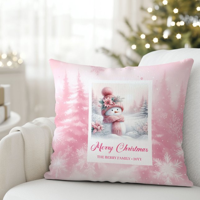 Coussin Cozy Pink Snowman Winter Scene Christmas Pillow (Cozy Pink Snowman Winter Scene Christmas Pillow)