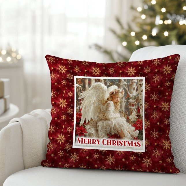 Coussin Cozy Red and Gold Angel Art Victorian Christmas  (Cozy Red and Gold Angel Art Victorian Christmas Pillow)