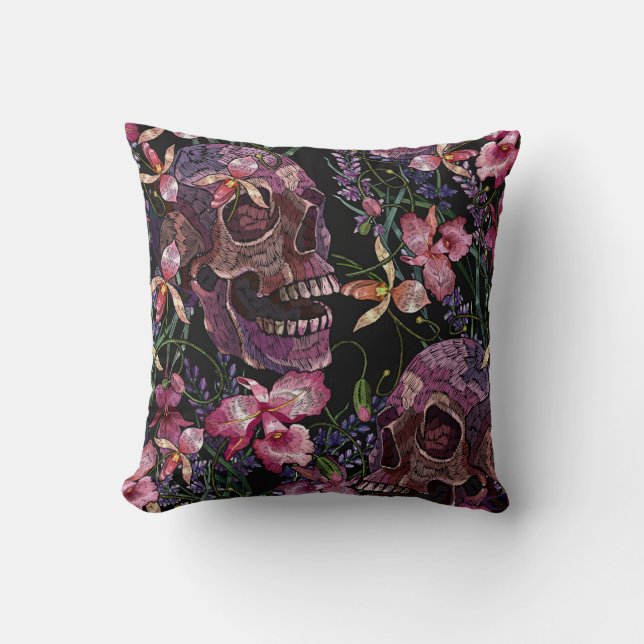 Coussin Crâne brodé : Motif gothique de l'orchidée (Recto)