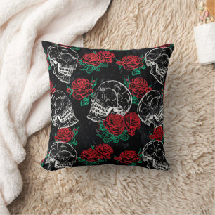 Coussin Crânes et roses rouges   Grunge gothique moderne