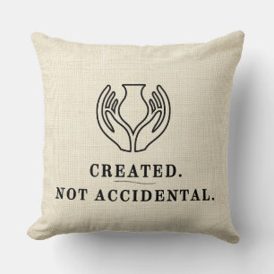 Coussin CRÉÉ. Pas par hasard.