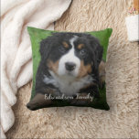 Coussin Créez votre propre monogramme de collage photo de<br><div class="desc">Coussin avec moderne,  créez votre propre collage photo de famille. Ajoutez vos propres photos personnelles et ajoutez votre nom pour personnaliser.</div>