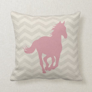 Coussin Crème de gris de rose de motif de Chevron de