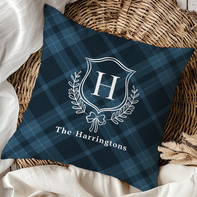 Coussin Crête de monogramme d'hiver à plis bleu initial (Créateur téléchargé)