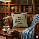 Coussin Custom Anderson Residence 2026 Established Year Pe<br><div class="desc">Add a touch of personalized elegance to your home or celebrate a new chapter with this beautifully designed Custom Anderson Residence 2026 Established Year Personalized Throw Pillow. This square pillow features a timeless, minimalist design with a clean blue square border enclosing your custom text. Printed on a textured, taupe linen-burlap...</div>