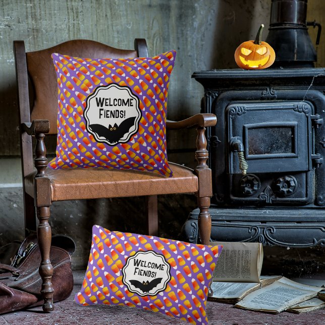 Coussin Customisé Crazy Candy Corn Bat noir (Fiends, friends or family...welcome all to your spooky home this Halloween!)