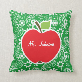 Coussin Cute Apple sur Kelly Green Paisley