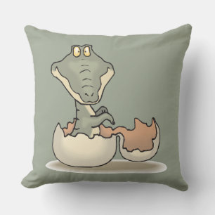 Coussin Cute Baby Alligator Cartoon Hatching from Eggshell