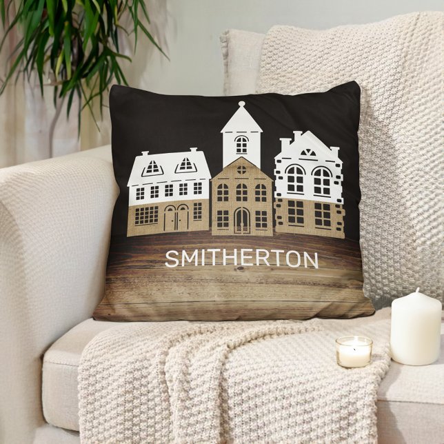 Coussin Cute Russe Farmhouse Village noir blanc Burlap (Brown, black, and white rustic country village decorator pillow personalized with your name.)