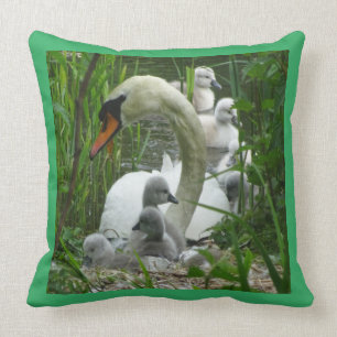 Coussin Cygne de mère avec le carreau d'oiseaux de bébé