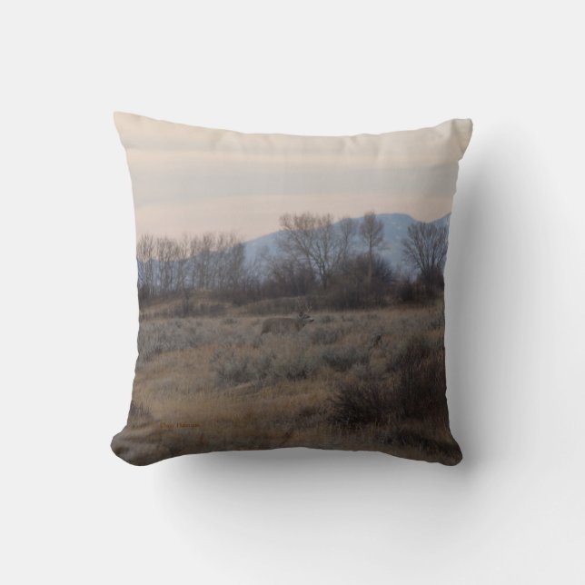 Coussin D4 Mule Deer Buck et Sweet Grass Hills (Recto)