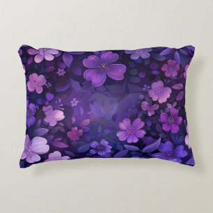 Coussin d'accentuation des fleurs violettes profon