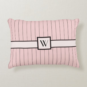 Coussin d'accentuation rose avec les rayures noire