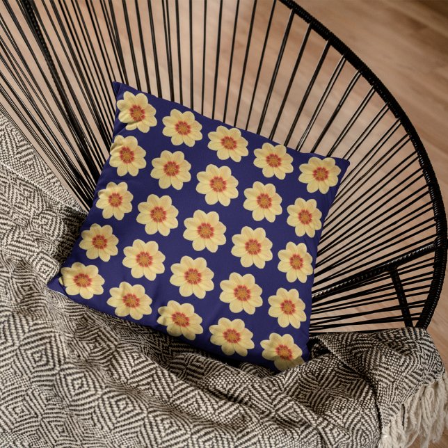 Coussin Dahlia jaune motif floral sur bleu (In Situ Patio)