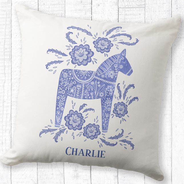 Coussin Dala suédois Cheval Art Blue Nom personnalisé (Swedish Dala Horse folk art blue and white personalized name throw pillow)