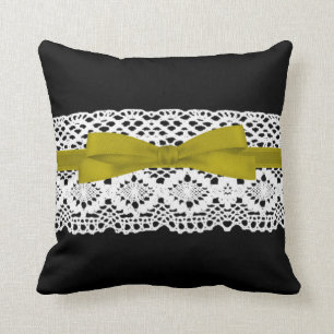 Coussin damassé de ruban de jaune d'effet de dentelle de