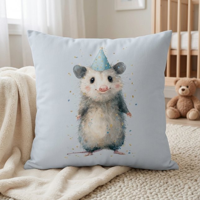 Coussin d'anniversaire Opossum • Décoration d'anim (Watercolor opossum birthday pillow wearing party hat on light blue background)