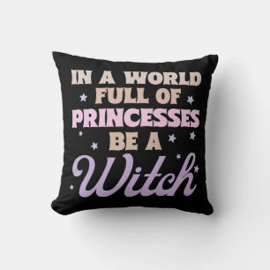 Coussin Dans un monde de princesses, soyez une sorcière Ha