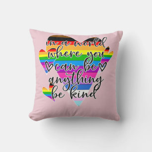 Coussin Dans Un Monde Où L'On Peut Être N'Importe Quoi