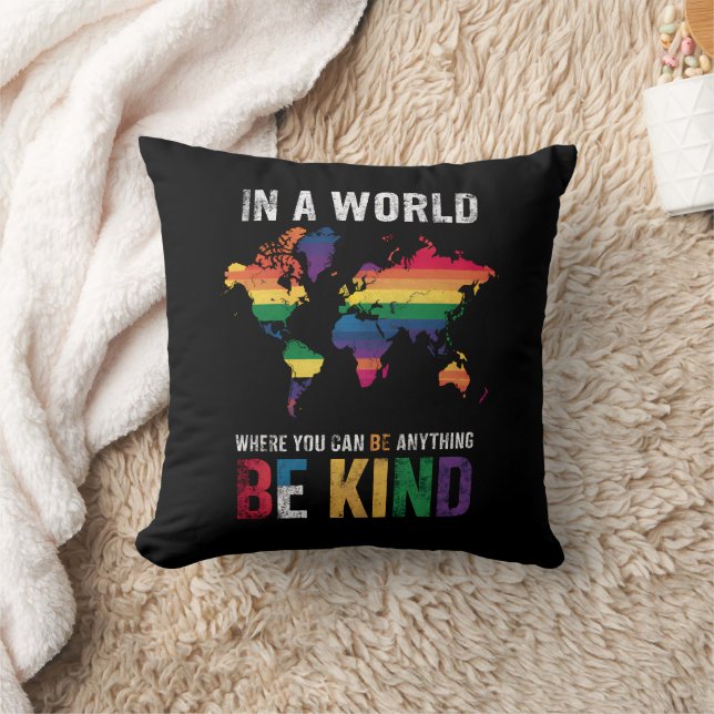 Coussin Dans un monde où vous pouvez être n'importe quoi,  (Couverture)