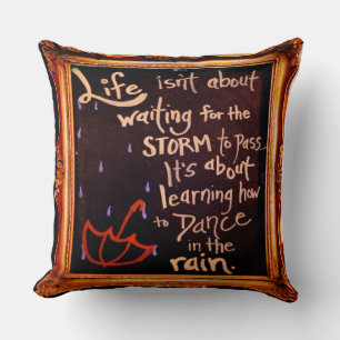 Coussin Danse sous la pluie, La Vie Cite Expressions