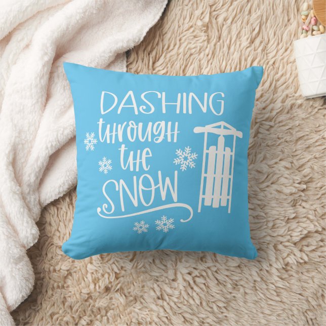 Coussin Dashing Through the Snow with Sled & Snowflakes (Couverture)