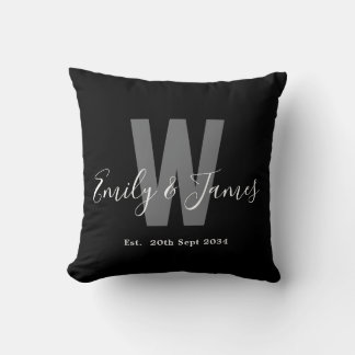 Coussin Date de Monogramme de couple blanc noir moderne