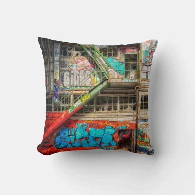 Coussin de bâtiment abandonné par art de rue de (Recto)