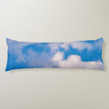 Coussin de corps nuages