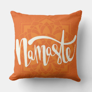 Coussin de décoration de style Namaste blanc orang