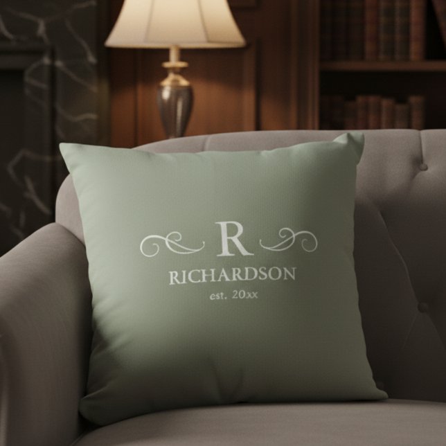 Coussin de jet à monogramme Sage élégant (elegant custom monogram sage green throw pillow with est date, housewarming gift for new couples)