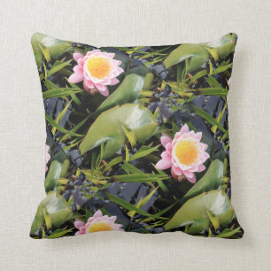 Coussin de jet d'étang de lis par pour tous que